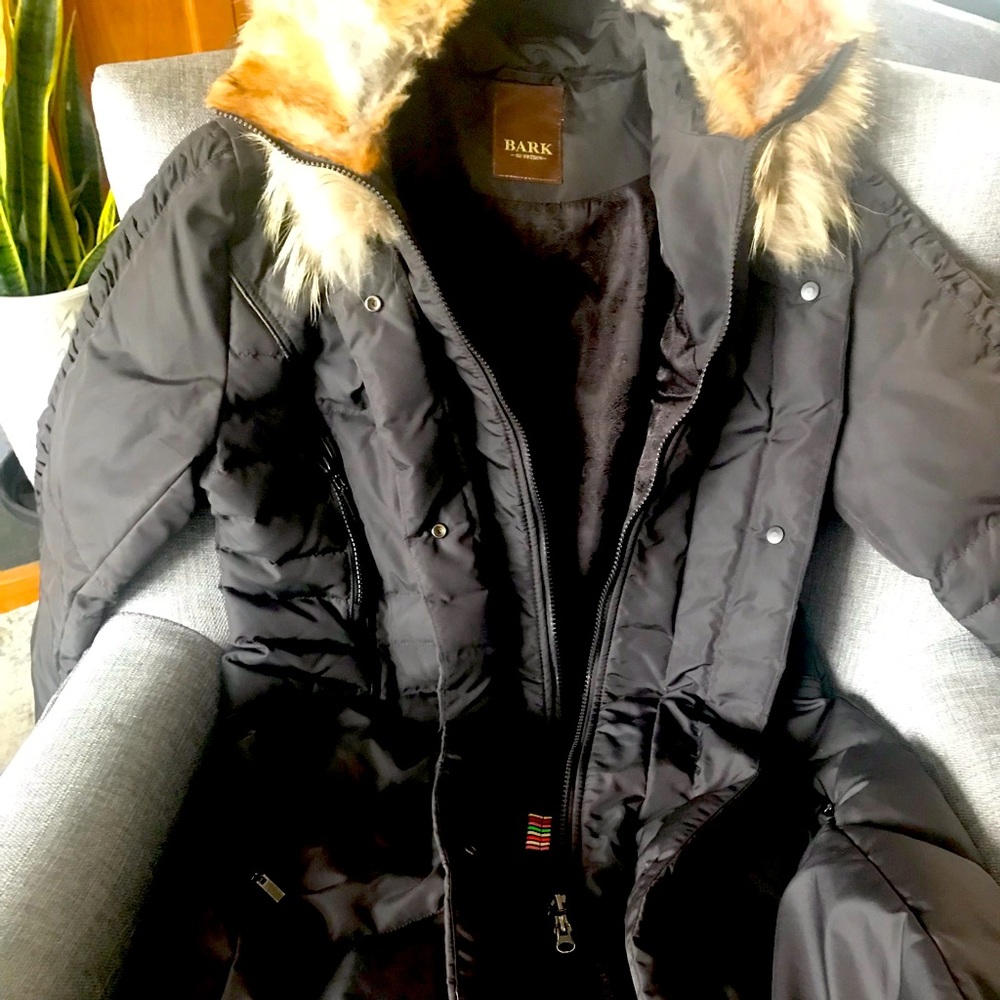 Great condition. Mocha brown winter coat. size M